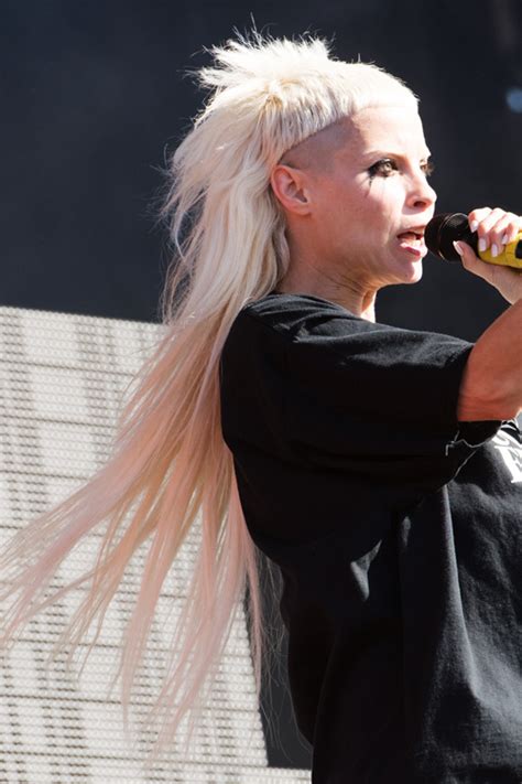 yolandi visser blonde hair